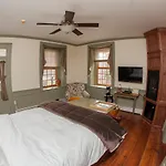 The Inn At Birch Wilds